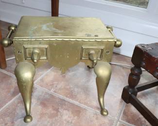 EARLY 19TH CENTURY ENGLISH REGENCY PERIOD BRASS ANTIQUE FIREPLACE FOOTMAN