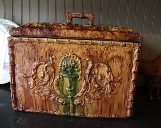 MAJOLICA COVERED FRUIT BOX 19th/20th Century