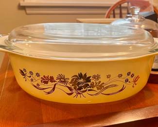 Pyrex Casserole Dish/Lid