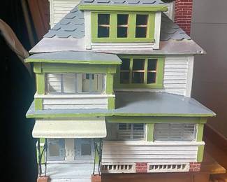 Replica of a Syracuse Home/Dollhouse