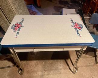 Chrome Hairpin Leg Enamel Kitchen Expandable Table with Four Blue Chairs