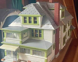 Replica of a Syracuse Home/Dollhouse