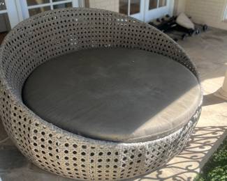 Oversized outdoor daybed