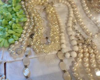Selection of high quality fashion necklaces