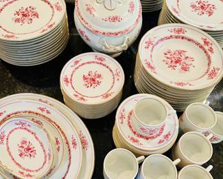 Vista Allegre “tripoli”. 12 (5 piece) place settings plus additional serving pieces and plates.