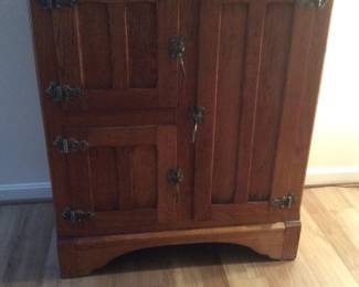 1900’s Antique Traditional Style Ice Chest