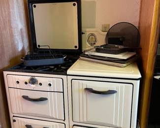 Nice looking vintage stove 