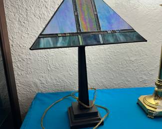 Dale Tiffany inc stained glass lamp 