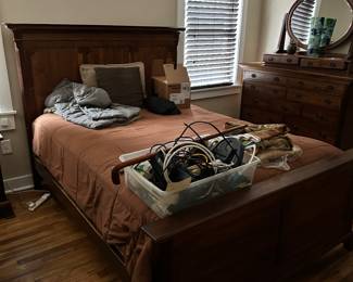 Antique queen bed 