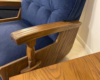 Side view of the Ranch Oak rocking chair detai