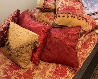 In the Guest room, Toile Queen coverlet with lots of cushions