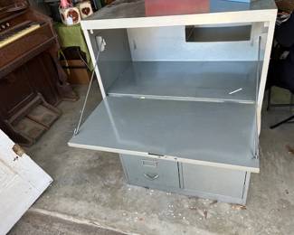 Here is the fold down lid.