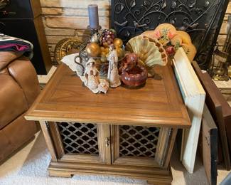 Vintage side/accent table with storage