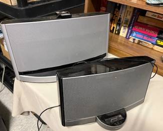 2 Bose sound docks