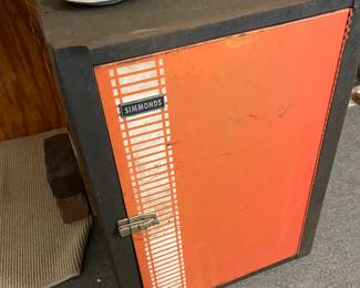 Metal cabinet