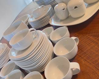 Entire set mint..get your MCM DINING ON HERE!