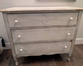 white washed distressed 3 drawer dresser