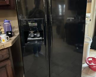 Kenmore side-by-side refrigerator great working condition