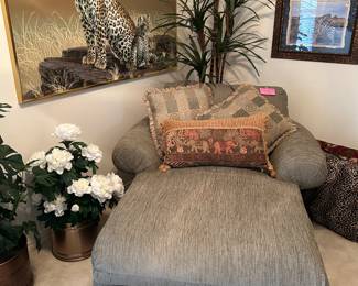 Upholstered chaise lounge