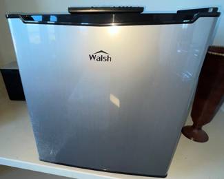 Mini fridge 