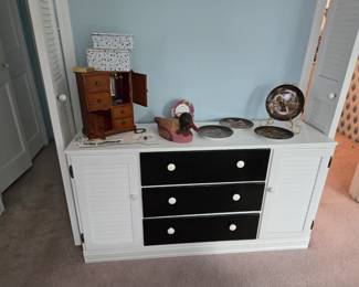 Cute cabinet and jewelry box