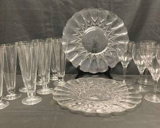 CT129Sunflower glass plates, beer, and white glasses