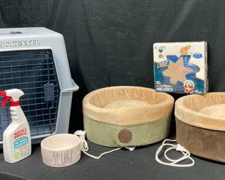 CT154Dog kennel and beds