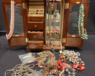 CT152Costume Jewelry Mystery Lot