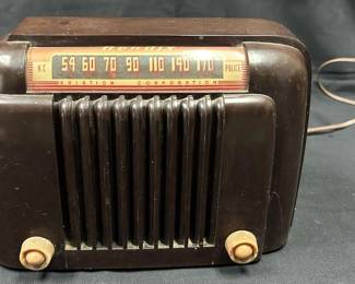 CT107VVintage 1940s Bendix Aviation Corporation Tube Radio