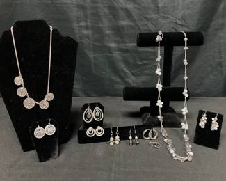 CT139VCostume jewelry miscellaneous, silver, and beaded collection