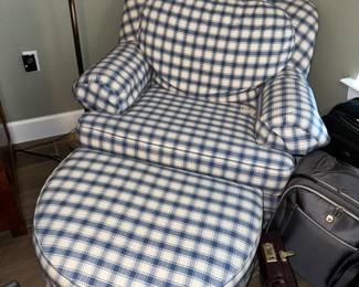 Upholstered Chair w/ottoman