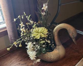 Goose with flower decor