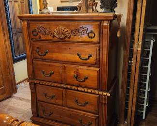 Lovely 5 drawer chest matches bedroom furniture