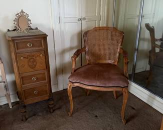 berkey and gay end tables & chair