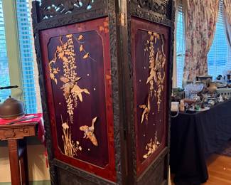 2 large panel screen ..