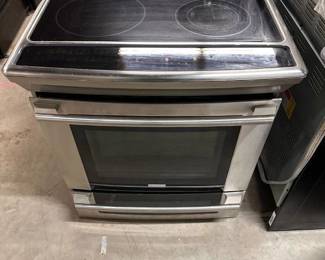 Electrolux 30" 5 Burner Electric Range. retail $2899