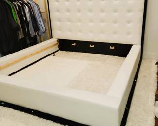 Leather, tufted Queen-Size platform bed Frame - Beautiful Contemporary!