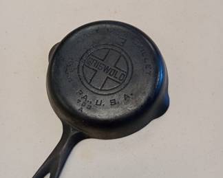 Griswold large block logo cast iron pan