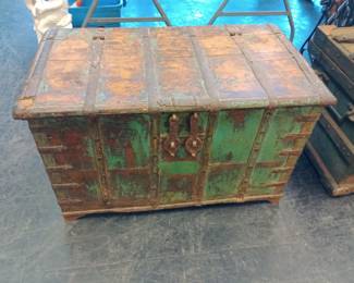 Steamer chest 