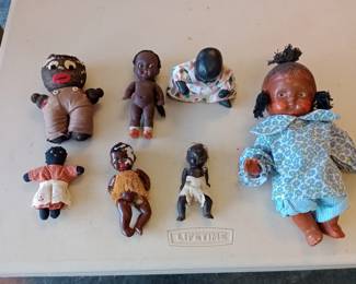 Bla-- Ameri---- large collection. dolls, glasses, postcards etc 