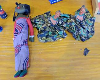 Bla-- Ameri---- large collection. dolls, glasses, postcards etc 