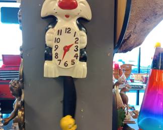 Sylvester and tweedy clock 