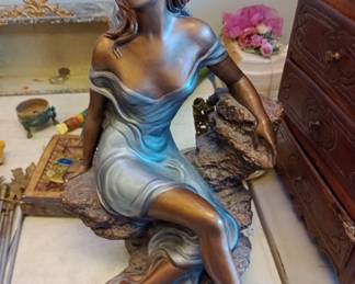 statue 