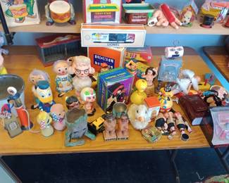 tons of vintage toys, action figures, tin toys, and more 