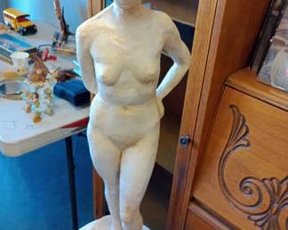 nude statue 