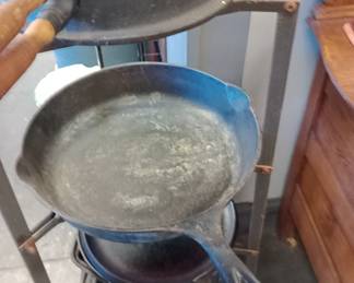 cast iron frying pans vintage