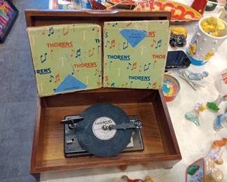 Thorens music box with extra plates 