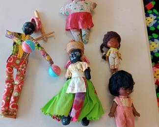 Bla-- Ameri---- large collection. dolls, glasses, postcards etc 