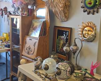 took some photos of just everything because it looks awesome in here don't miss this sale 