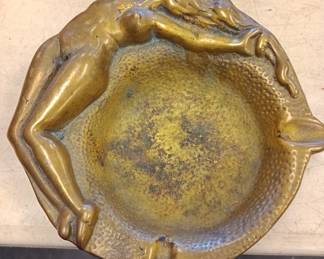 nude ashtray 